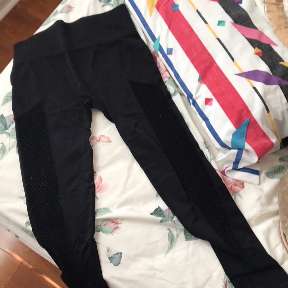 Athletic Leggings Cutout Capri